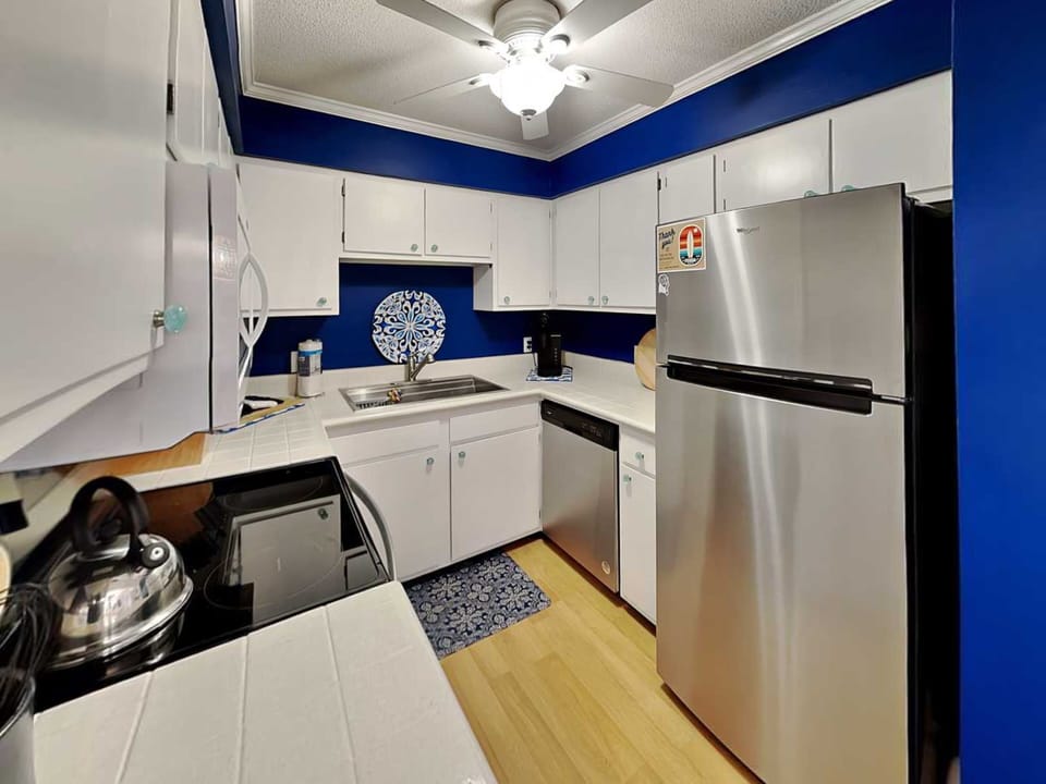Kitchen - Fully Stocked Kitchen, Modern Appliances