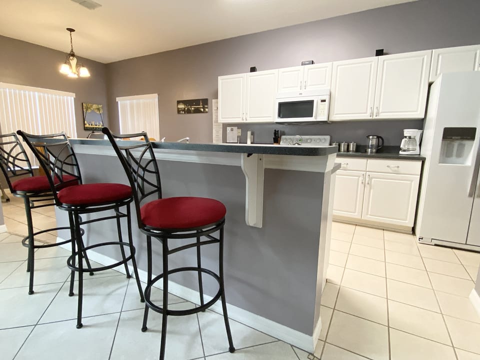 Kitchen with Breakfast Bar