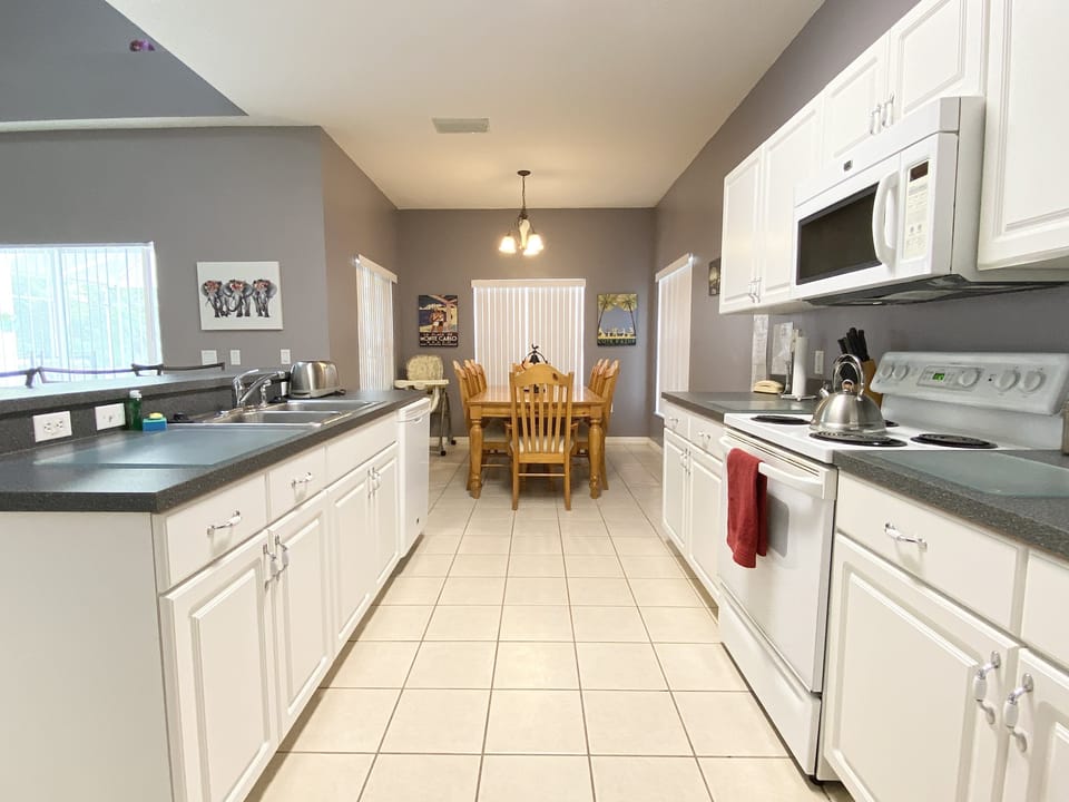 Kitchen with Breakfast Table