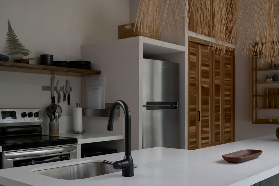 Standard House, Mountain View, Mountainside | Private kitchen | Full-size fridge, microwave, oven, stovetop