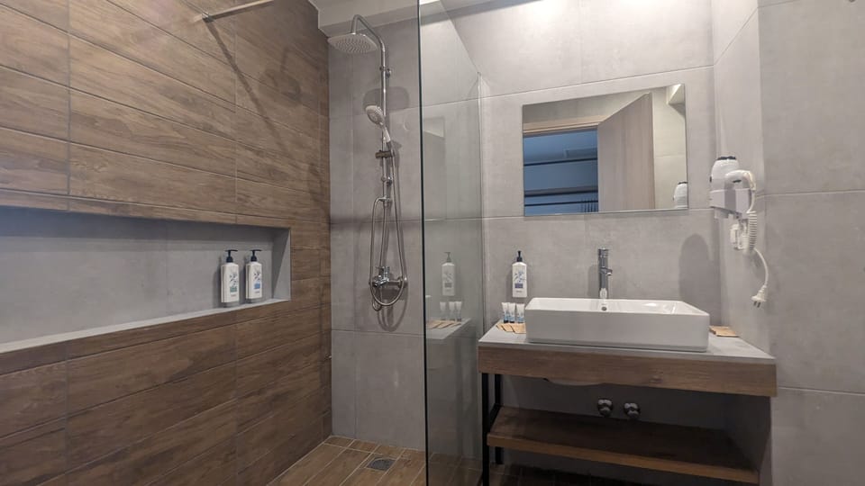 Triple Room | Superior Pool & Sea Front View | Bathroom | Shower, designer toiletries, hair dryer, slippers