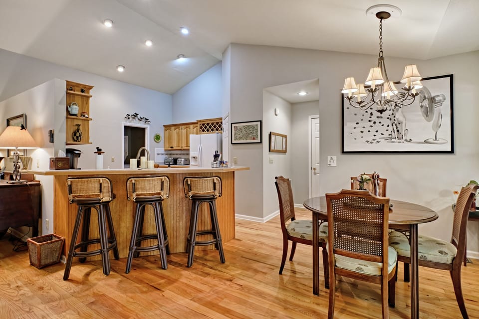 Dining/Breakfast Table