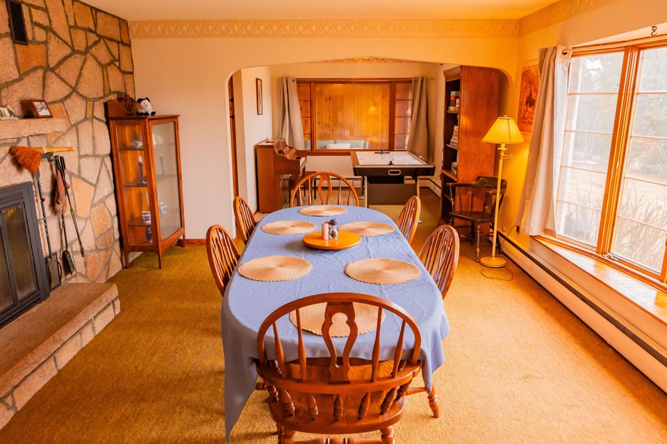 Dining room.