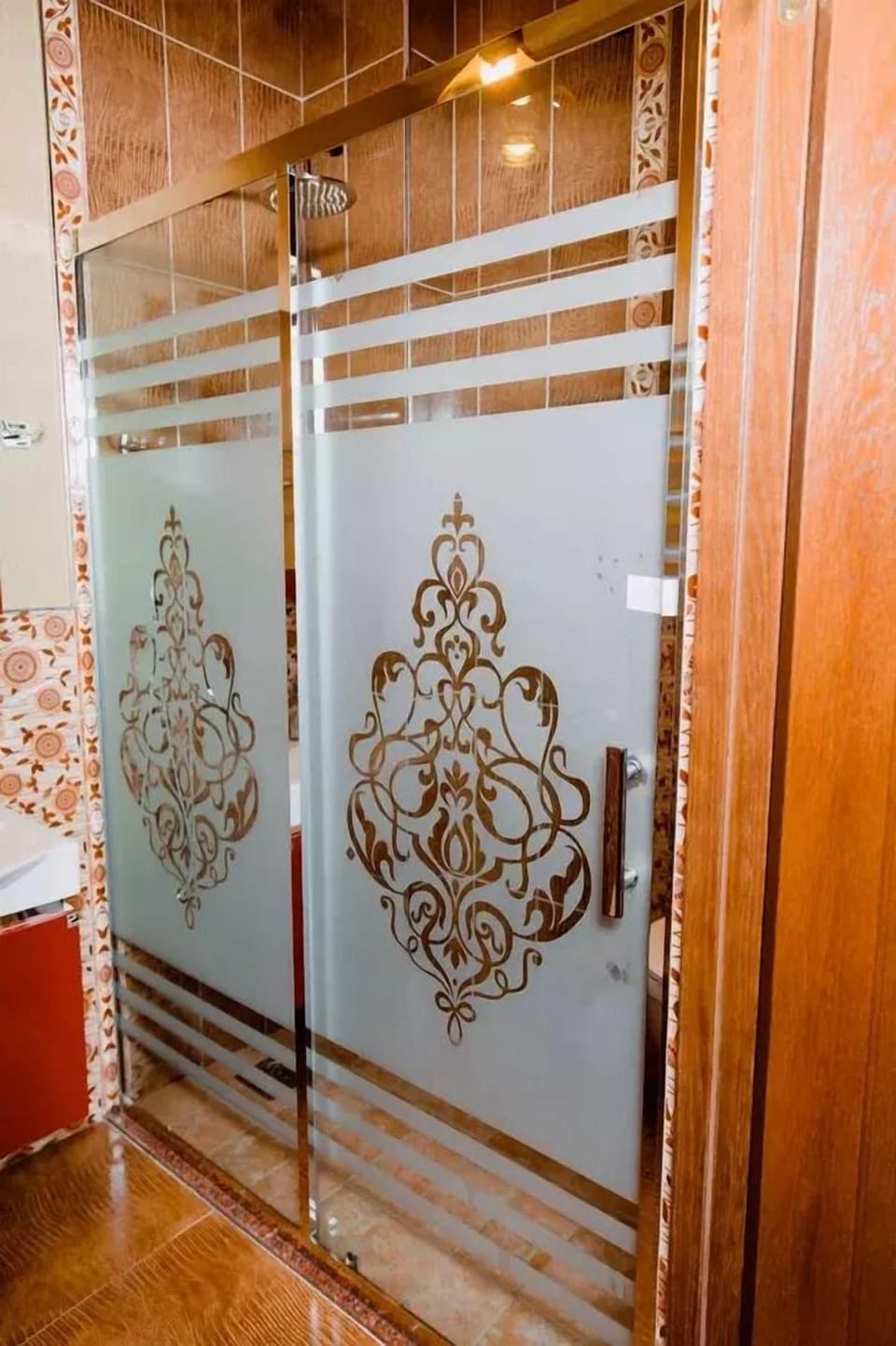 Family Room | Bathroom | Shower, free toiletries, hair dryer, bathrobes