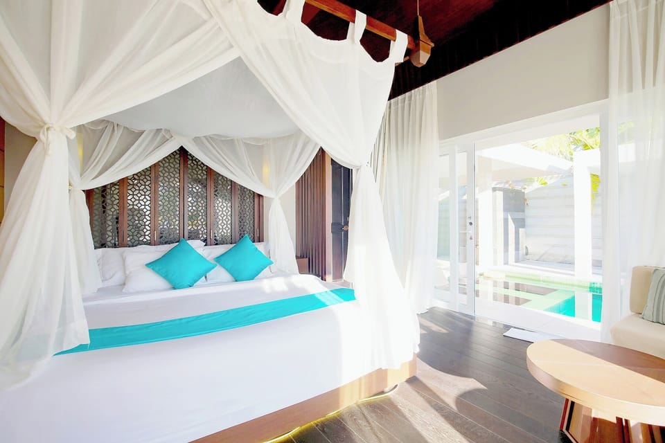 Beachfront Villa | Minibar, in-room safe, desk, blackout drapes