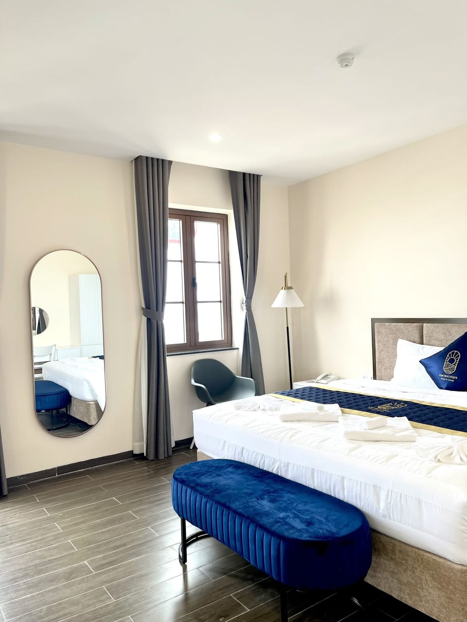 Deluxe Double Room | Minibar, soundproofing, iron/ironing board, free WiFi