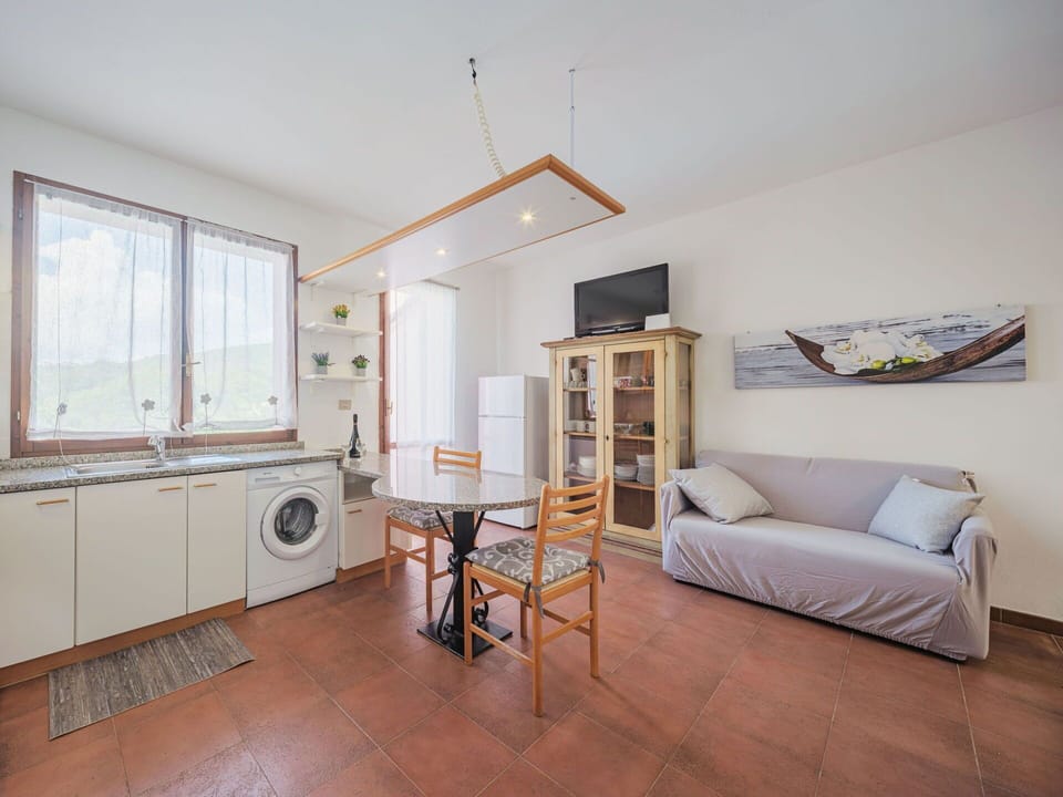 Window, Wood, Interior Design, Flooring, Floor, Living Room, Picture Frame, Comfort, Hardwood