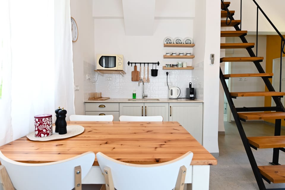 House | In-room dining