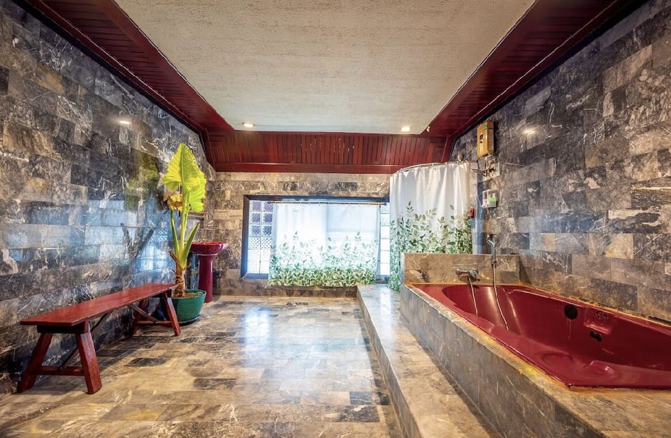 Blue Dream Room | Bathroom | Free toiletries, hair dryer, bidet, towels