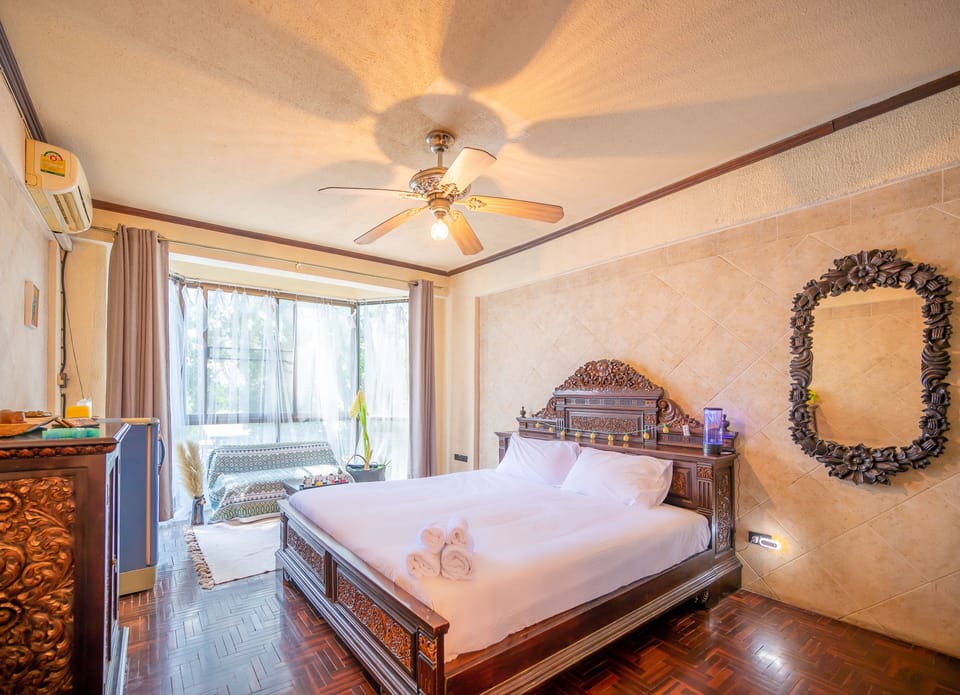 Pineapple Room | Frette Italian sheets, premium bedding, down comforters, minibar