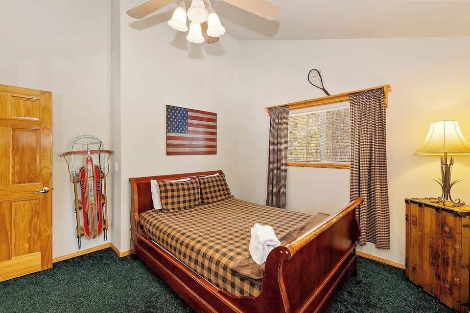 3rd bedroom with ceiling fan. 