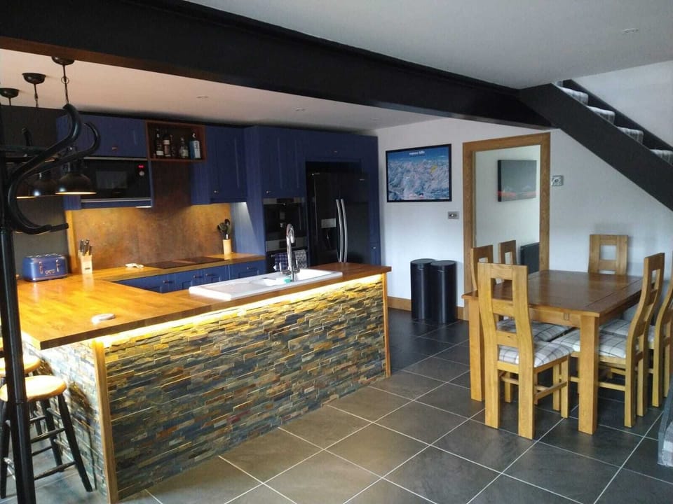 Kitchen/dining with integral dishwasher, washing machine, microwave