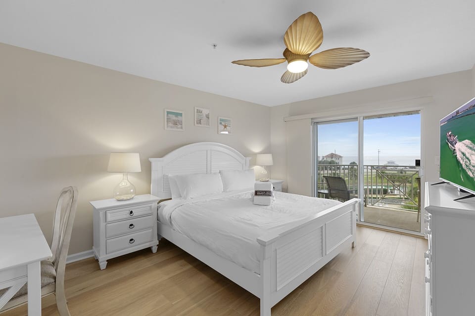 23-Amalfi-Coast-422C-Primary-Bedroom