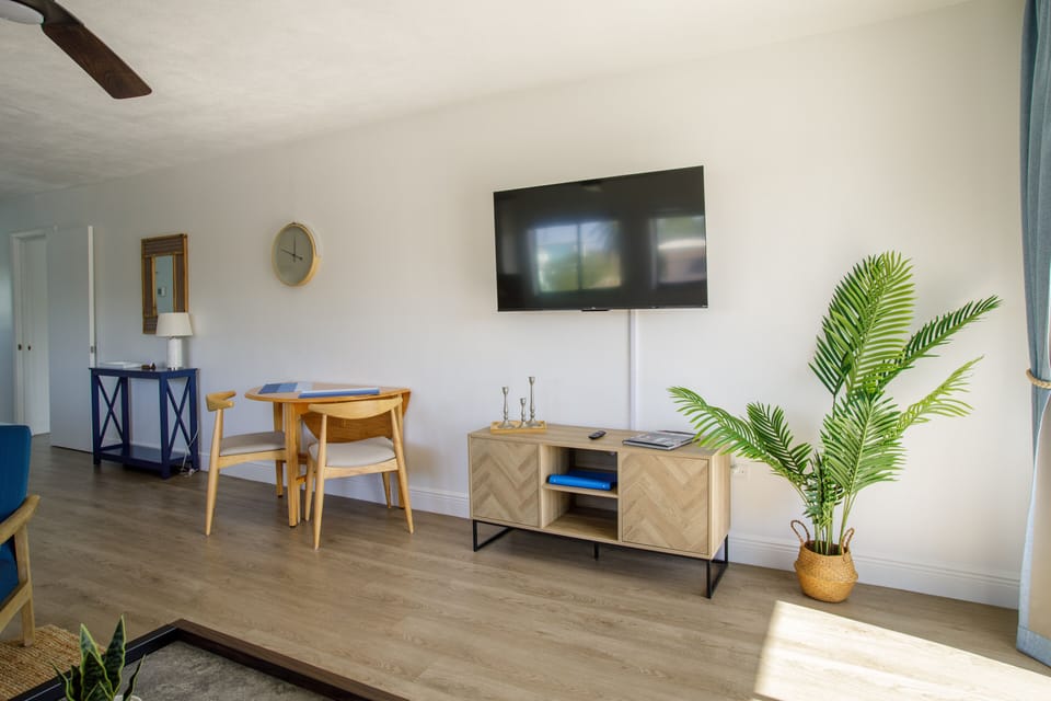 Kick back and enjoy your favorite streaming channels on this 50" Roku TV!