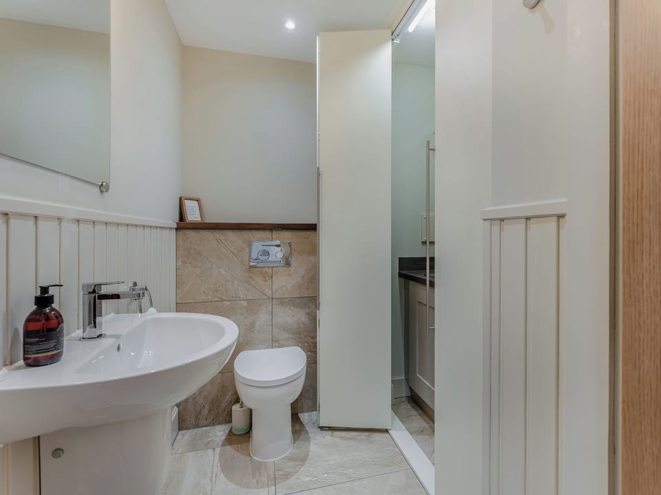 Bathroom | Mayflower - Paddockhall Cottages, Linlithgow, near Edinburgh 