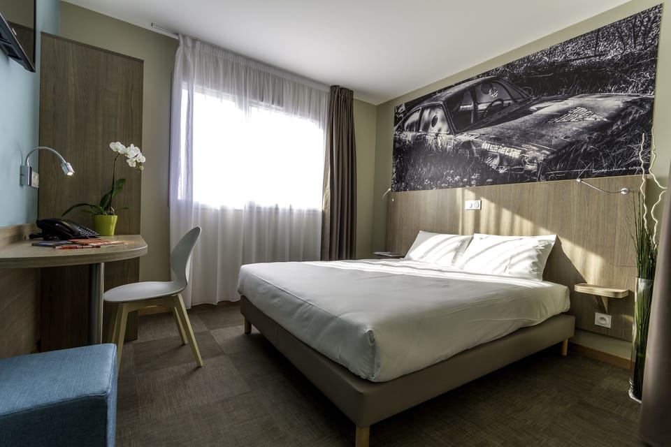 Double Room | In-room safe, desk, soundproofing, free WiFi