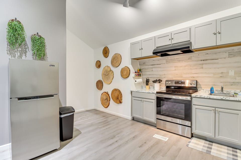 Kitchen | Dishware & Flatware | Coffee Maker | Microwave