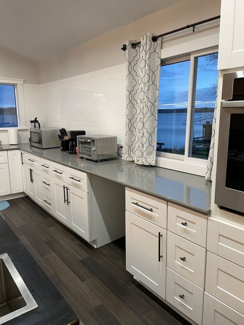 Gourmet, updated kitchen - fully stocked 