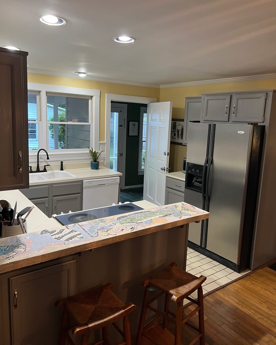 Fully equipped kitchen.