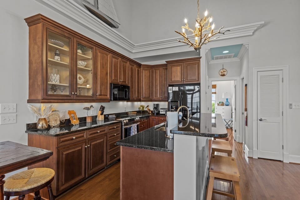 Fully equipped kitchen plus seating for 3 at counter