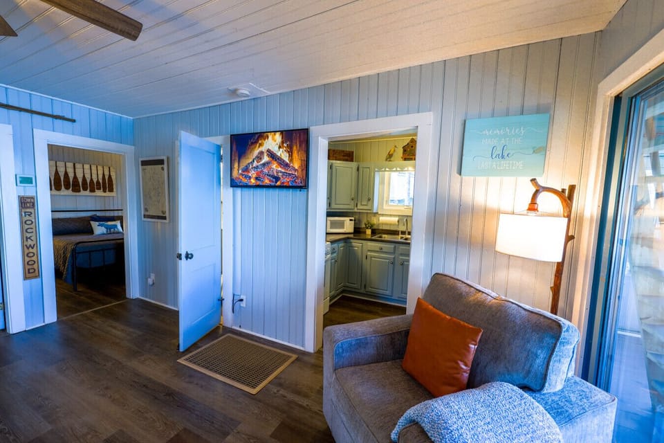 Lake-themed touches and warm lamps make every room feel intentionally designed for rest.