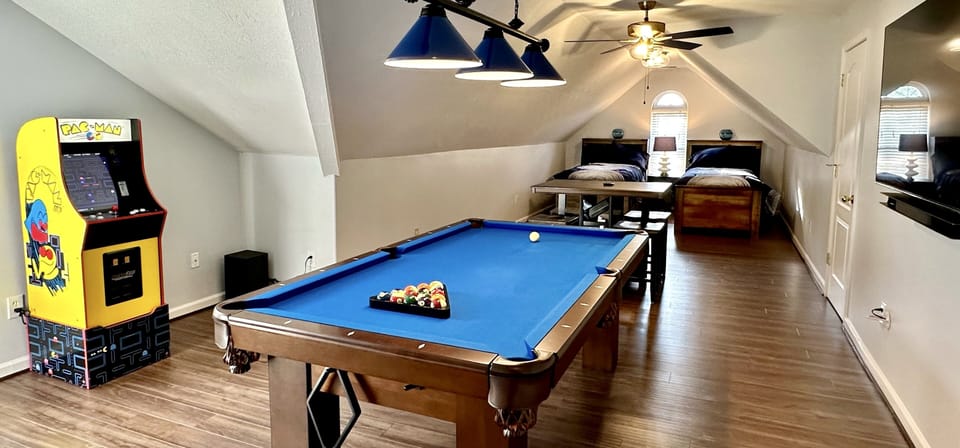 Combination game room and 4th bedroom