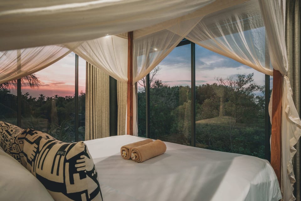 Superior Double Room, Ocean View | Bed sheets, wheelchair access
