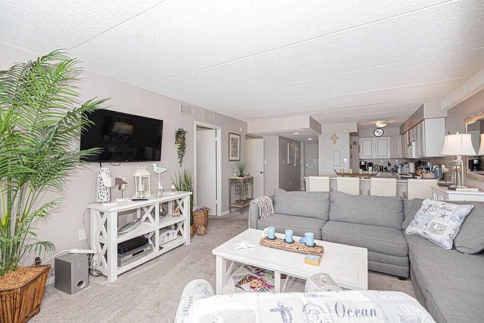 Atlantis 607 Living Area