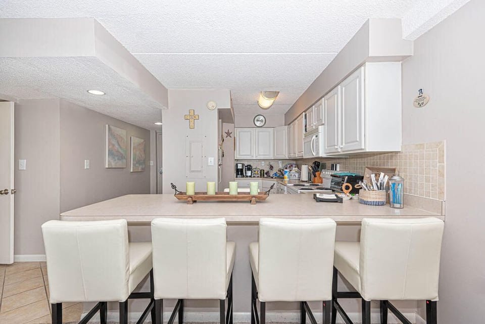 Atlantis 607 Kitchen