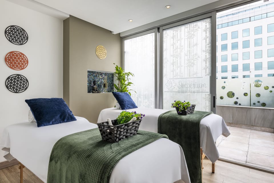 100 Luxury Suites by Preferred Hotel in Bogota