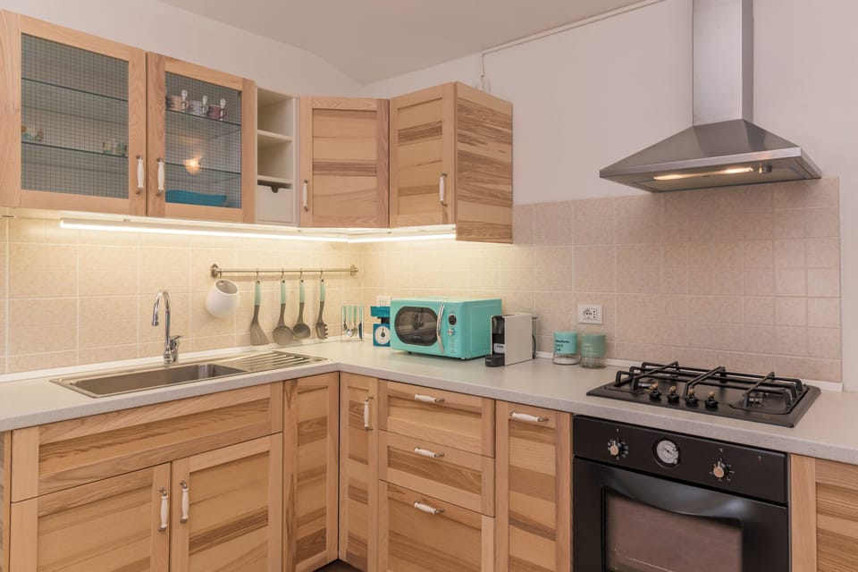 Standard Apartment, 1 Bedroom, Balcony (Glori House 50m from Marina di Olbia) | Private kitchenette