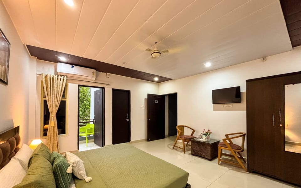 Suite | Rollaway beds (surcharge), WiFi (free), bed sheets