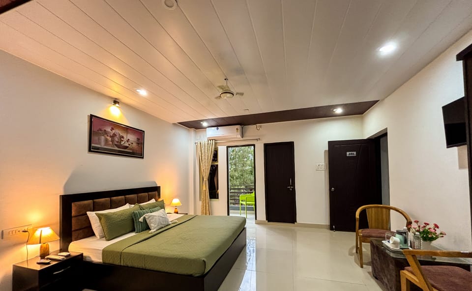 Suite | Rollaway beds (surcharge), WiFi (free), bed sheets