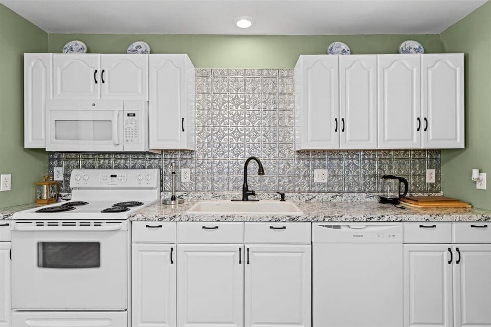 We just LOVE that Backsplash!