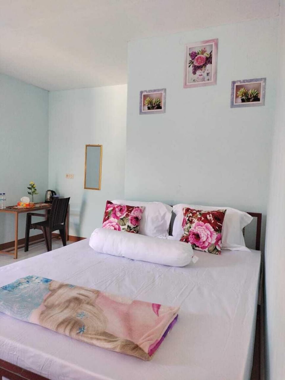 Standard Double Room | Desk, bed sheets