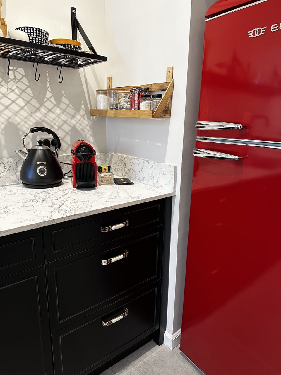 Mini-refrigerator