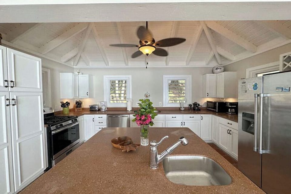 The kitchen is well equipped and perfect for preparing a home cooked meal