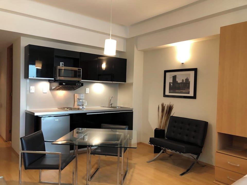 Economy Single Room | Living area | 32-inch flat-screen TV with satellite channels, LCD TV