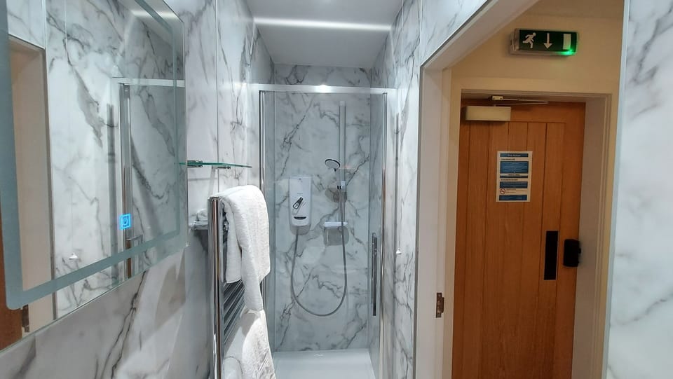 Twin Room, 1 Bedroom, Ensuite (Room 2)