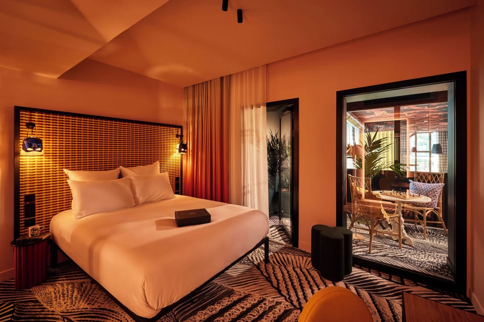 Room (Large Mama Bow Window) | Premium bedding, pillowtop beds, in-room safe, desk