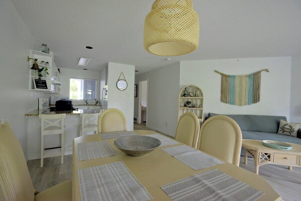 Dining & Living area to relax and enjoy 