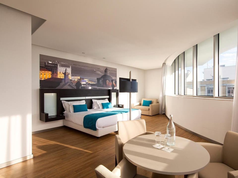 Executive Room, 1 Queen Bed with Sofa bed | Minibar, in-room safe, desk, laptop workspace