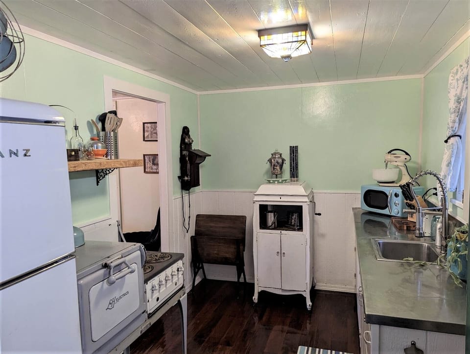 Full kitchen
