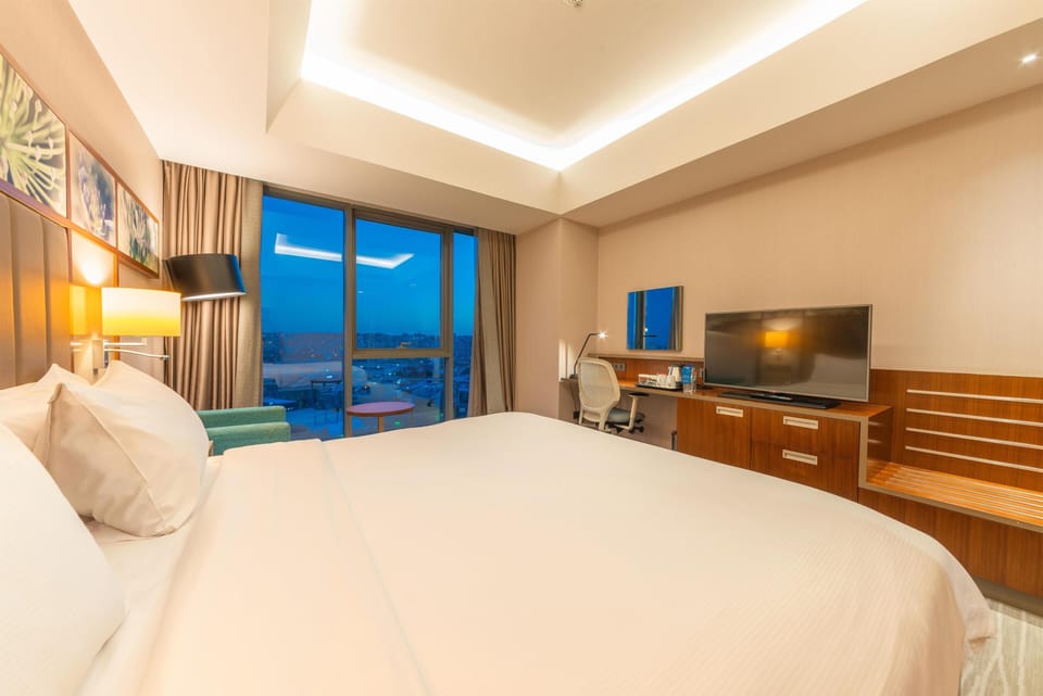 Premium bedding, minibar, in-room safe, desk