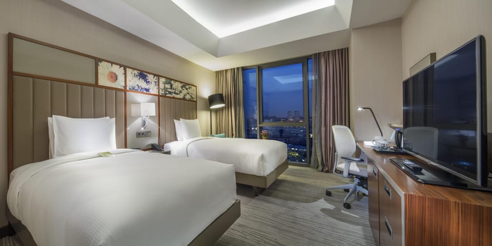 Twin Room, 2 Twin Beds | Premium bedding, minibar, in-room safe, desk