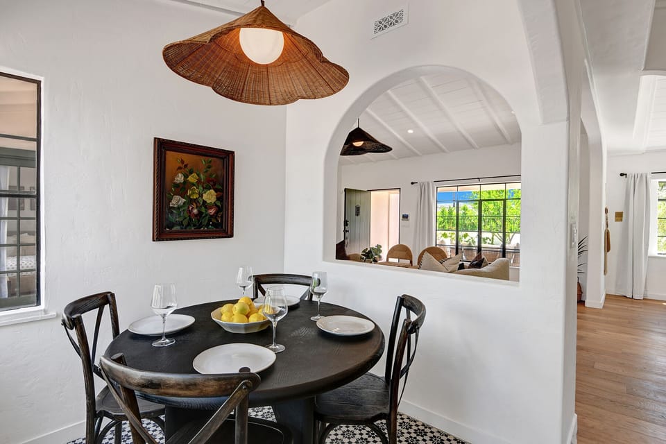 BREAKFAST NOOK