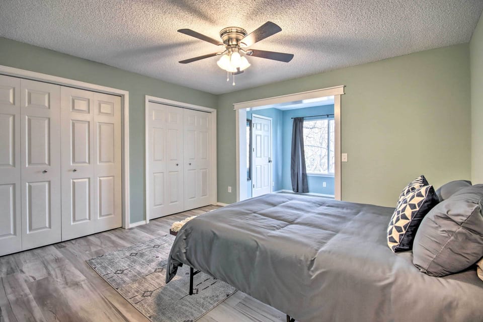 Master Bedroom, queen bedm with private bathroom