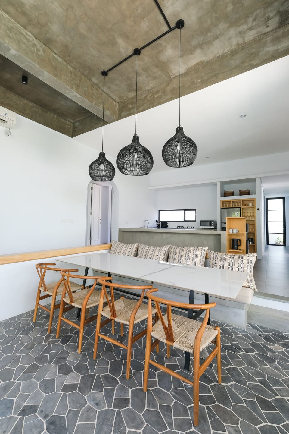 Villa, 4 Bedrooms | Dining room