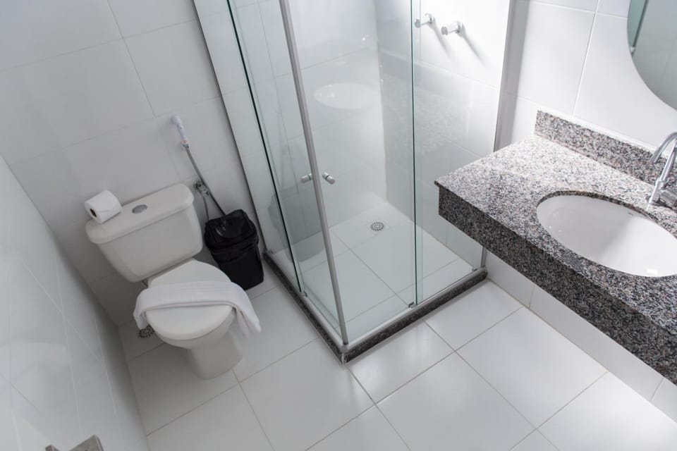 Shower, free toiletries, towels