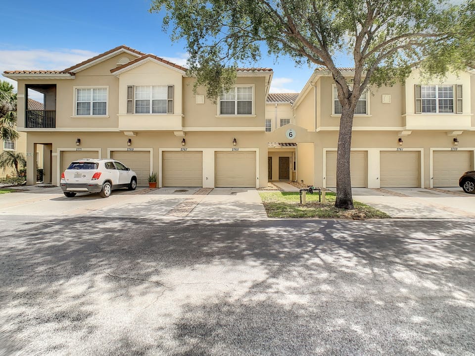 1808 sqft 2 story townhome with garage